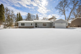 4021 Pebblebrook Dr, Bloomington, MN 55437