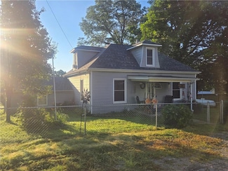 604 South St, Wellington, MO 64097