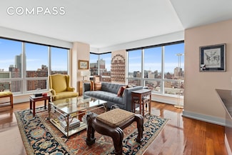350 W 42nd St Unit 40B, New York, NY 10036