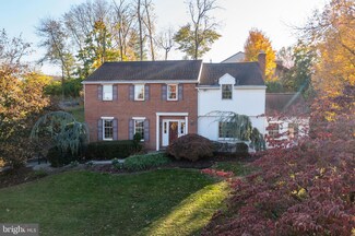 2 Dogleg Dr, Reading, PA 19606