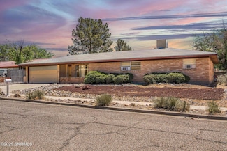 2165 Thomas Dr, Las Cruces, NM 88001