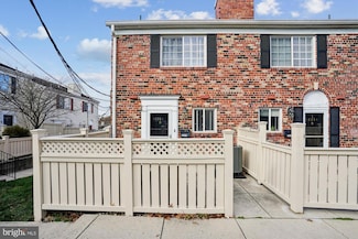 1435 C N Van Dorn St, Alexandria, VA 22304