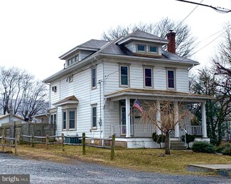 1123 W Main St, Valley View, PA 17983