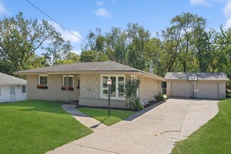 7112 Maple Dr, Urbandale, IA 50322