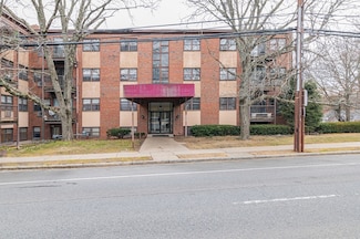 4925 Washington St Unit 202, West Roxbury, MA 02132