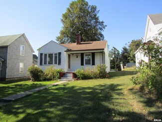557 3rd St, Rosiclare, IL 62982
