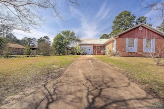 304 Hillcrest Blvd, Daingerfield, TX 75638