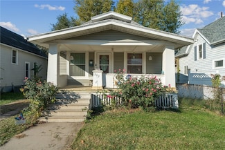 702 8th St SW, Cedar Rapids, IA 52404