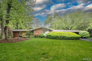 10 Sunswept Dr, Saint Louis, MO 63141