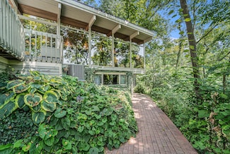 281 Corrie Rd, Ann Arbor, MI 48105