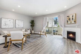 11851 Laurelwood Dr Unit 102, Studio City, CA 91604