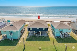 210 Beach Dr, Surfside Beach, TX 77541
