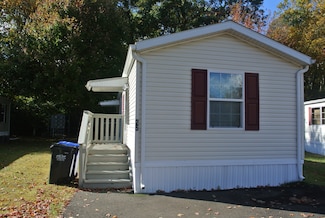 25 McQuillan Dr, Milford, CT 06460