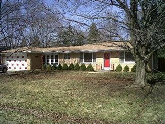 1012 Meadow Ln, Elgin, IL 60123
