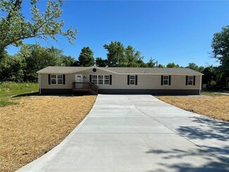 1648 Missouri Ave, Pacific, MO 63069