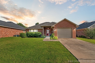 308 Savannah Park, Pryor, OK 74361
