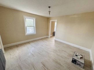 14 1st St, Glen Cove, NY 11542