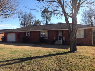 1950 Holiday Dr, Florence, AL 35630