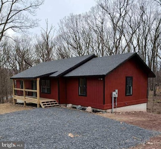 598 Honey Locust Ln, Great Cacapon, WV 25422