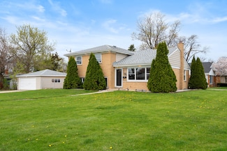 44 Cranbrook Dr, Des Plaines, IL 60016