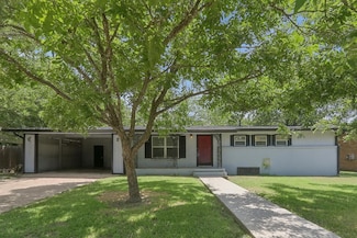 1202 Debus Dr, Taylor, TX 76574