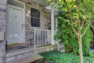 17 Springhill Dr, Morris Plains, NJ 07950