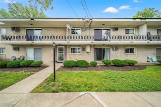 1372 Golden Gate Blvd, Cleveland, OH 44124
