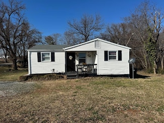 100 Harrison St, Gretna, VA 24557