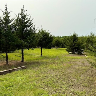 34 Fleetwood Dr, Linn Valley, KS 66040
