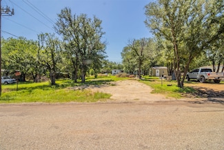 2803 Cedarhill St, Granbury, TX 76048