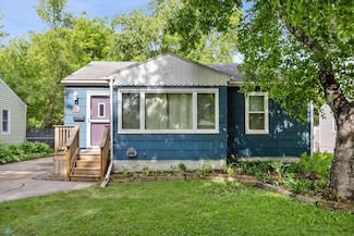 1130 Oak St N, Fargo, ND 58102