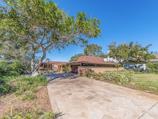 208 Harbor View Ln, Largo, FL 33770