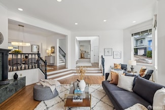 302 Warren Dr, San Francisco, CA 94131
