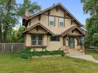 306 9th St SE, Minot, ND 58701