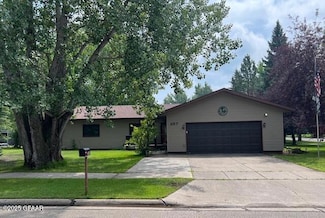 257 Northridge Hills Ct, Grand Forks, ND 58201
