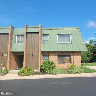 1401 Meadowview Ln, Mont Clare, PA 19453