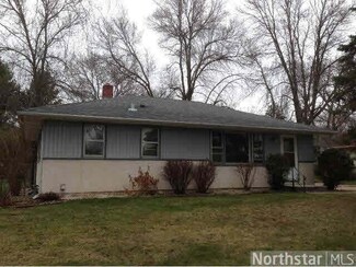 2285 2285 Shoshone Rd, North St. Paul, MN 55109