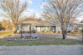 559 E 4th St, Durant, OK 74701