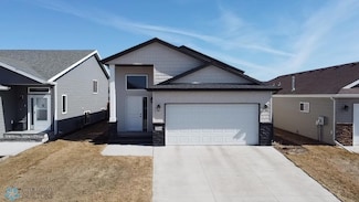4514 17th St S, Moorhead, MN 56560