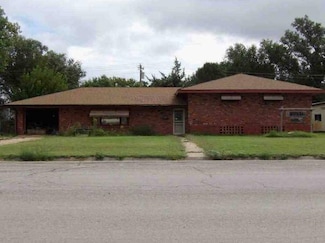 406 S Broadway, Protection, KS 67127