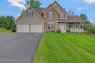 6 Chatham Hill Cir, Clarks Summit, PA 18411