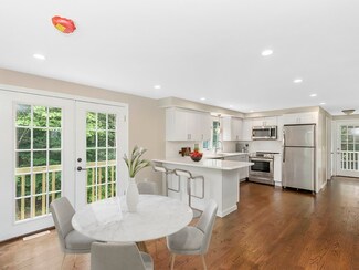 64 Morningside Dr, Rockland, MA 02370