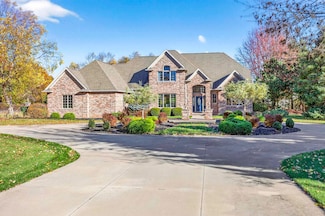 8224 Golf Course Dr, Neenah, WI 54956