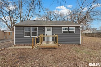 1141 Perry St, East Peoria, IL 61611