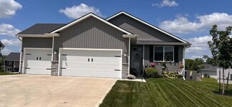 96 SE Dorr Dr, Pleasant Hill, IA 50327
