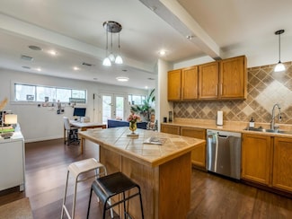 1211 Berkley Ave, Dallas, TX 75224