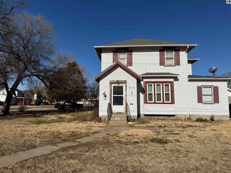 303 E 1st St, McPherson, KS 67460