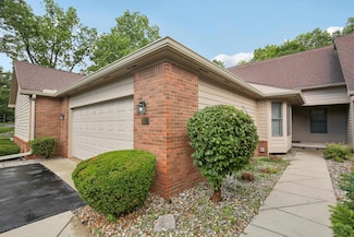 320 Richlyn Dr, Adrian, MI 49221