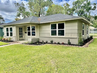 319 Wisteria St, Lake Jackson, TX 77566