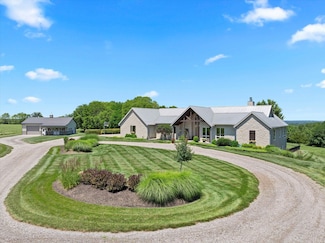 816 E 800 Rd, Lawrence, KS 66047